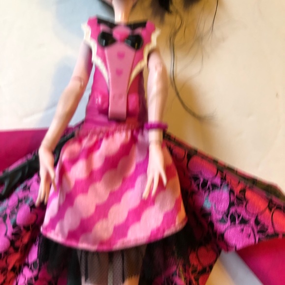 Monster High Draculaura - Ghoul To Bat Transformation Doll - Picture 11 of 14